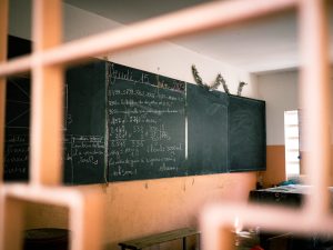 Une salle de classe sénégalaise. Photo par Amaury Michaux via pexels.com.